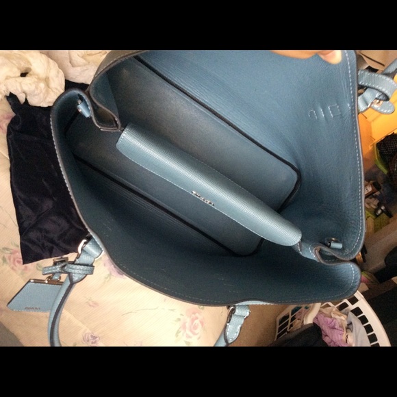 Saffiano Cuir Tote - Picture 3 of 6